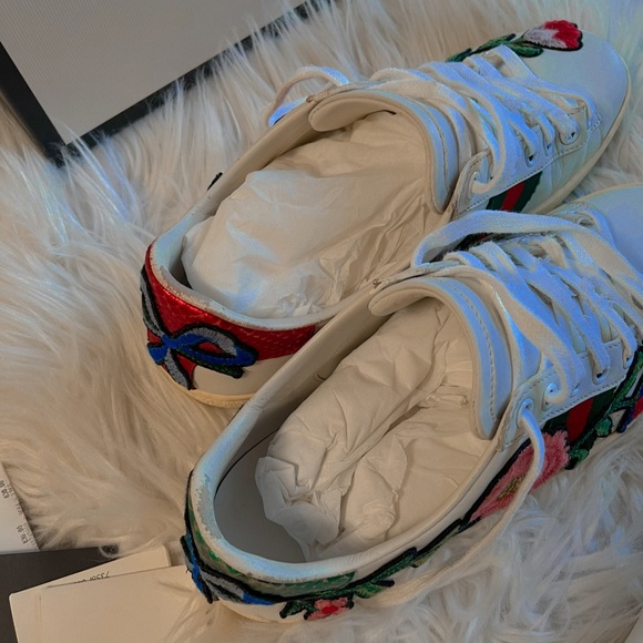 Gucci Sneakers - Picture 4 of 7